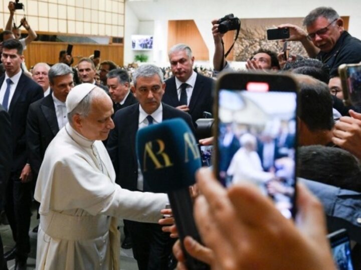 León XIV mantendrá su presencia en las rede social X y en Instagram