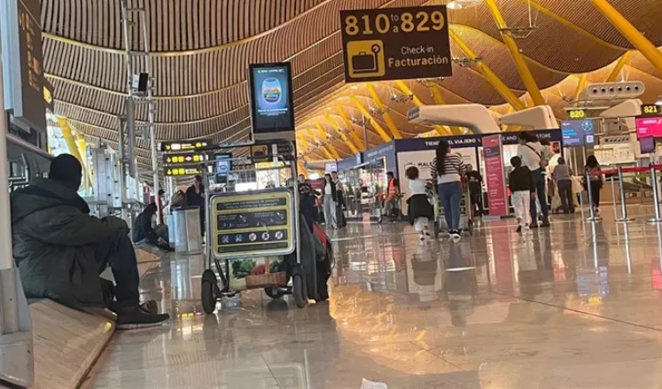 La Iglesia de Madrid pide soluciones dignas para las personas sin hogar en el aeropuerto