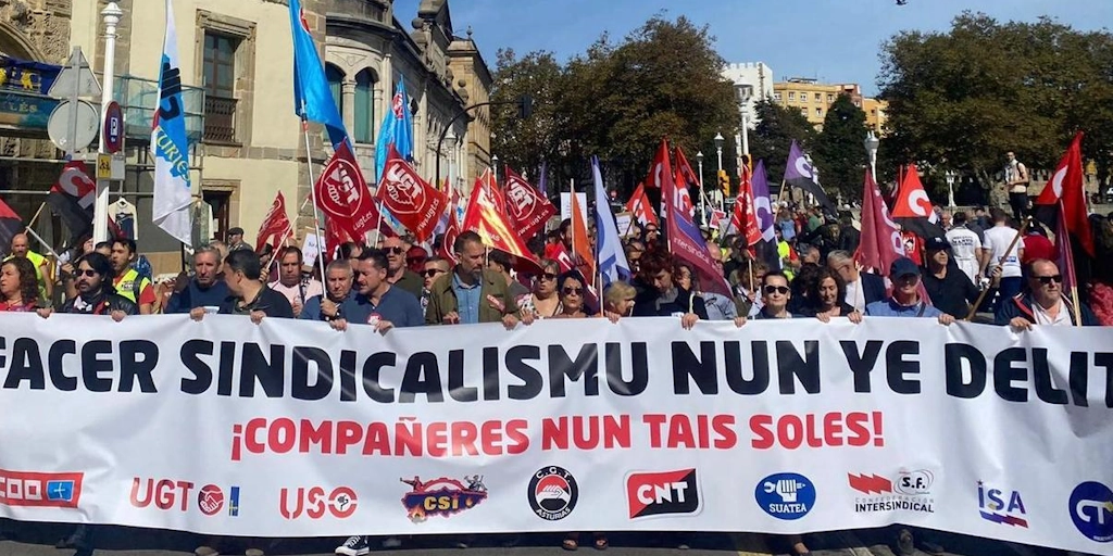 Manifestación en Gijón en apoyo a “las seis de La Suiza”