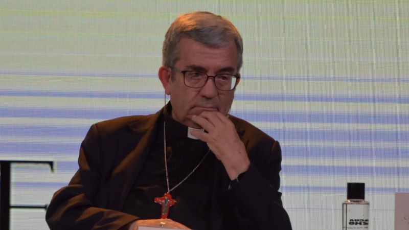 Un obispo; no los obispos