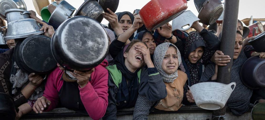 “Los palestinos se enfrentan dos opciones: morir de hambre o arriesgarse a ser asesinados mientras intentan acceder a los escasos alimentos”
