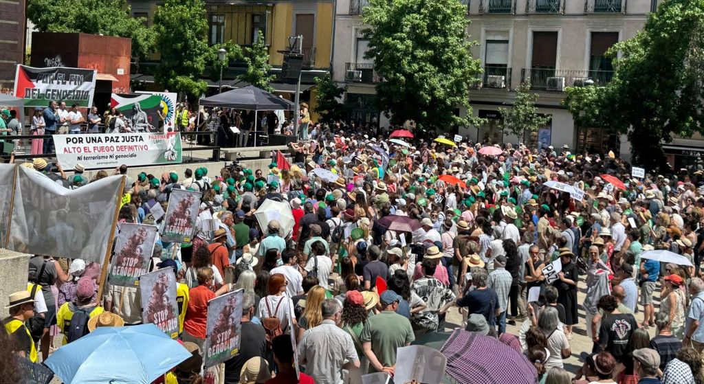 Las ciudades del país piden la paz, mientras las autoridades egipcias entorpecen la marcha a Gaza