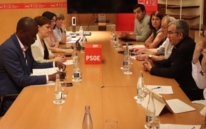 La Iglesia pide “acuerdos” para desbloquear la regularización de más de medio millón de personas trabajadoras migrantes