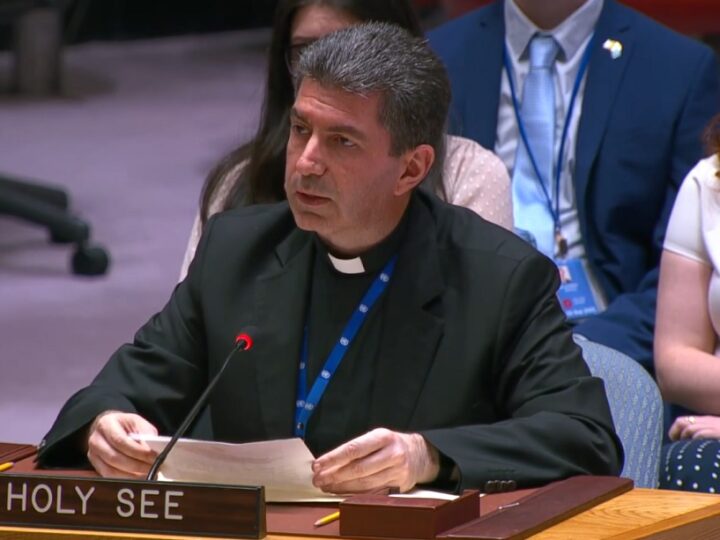 El Vaticano alerta del aumento del gasto militar y reclama que esos recursos se destinen al desarrollo, la salud, la educación y la alimentación