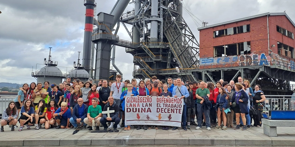La caminata por la diócesis de Bilbao recuerda al movimiento obrero y reclama trabajo decente