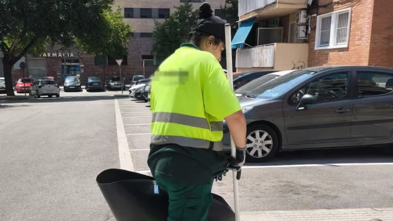 Elvira Gómez, barrendera en Terrassa: “No puede ser que muera gente por ganar un sueldo”