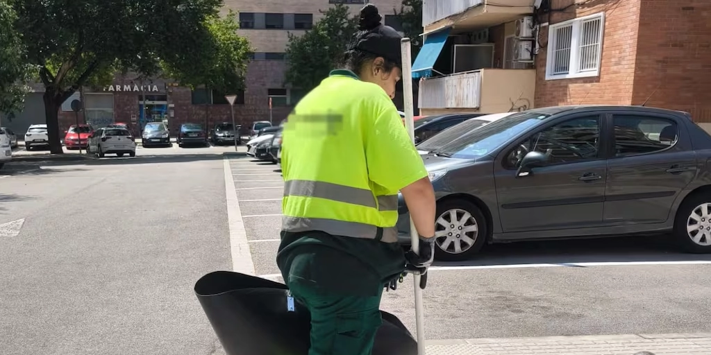 Elvira Gómez, barrendera en Terrassa: “No puede ser que muera gente por ganar un sueldo”
