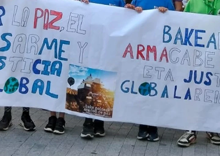 La marcha de la Diócesis de Bilbao clama por la paz, en Guernica