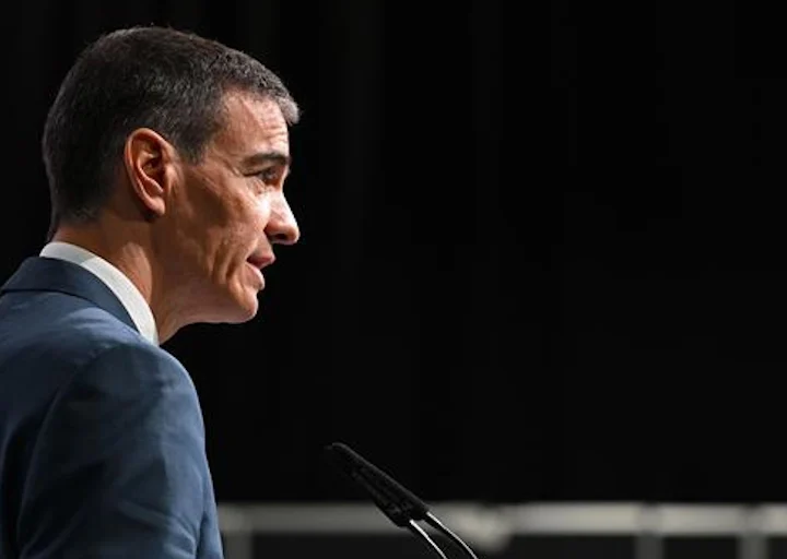 El Gobierno promete el 0,7% en ayuda al desarrollo para 2030, mientras aprueba llegar este año al 2% en gasto militar