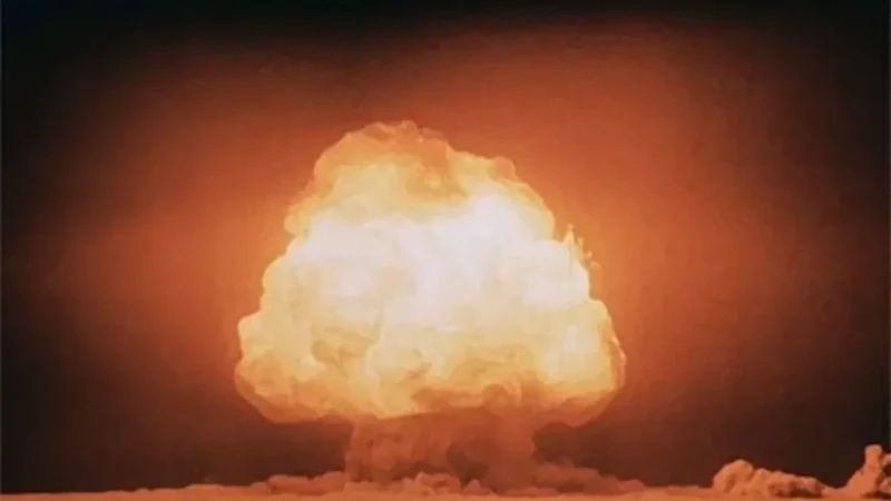 A 80 años de la prueba nuclear de Trinity, sigue vigente la amenaza de que una “fuerte lluvia va a caer”