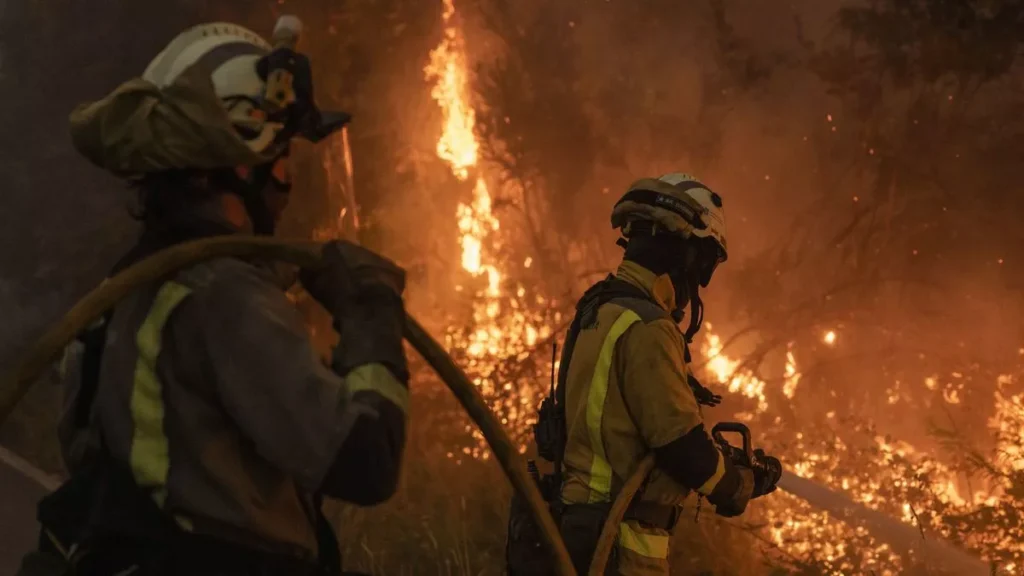 Ola de incendios y precariedad: las condiciones que ponen en riesgo a los bomberos forestales