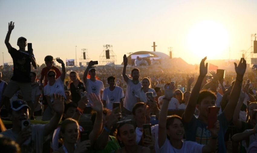 Las campanas de Roma repican por los jóvenes