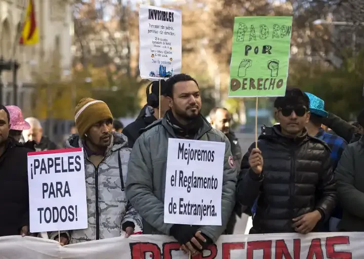 La justicia revoca la prohibición de Almeida y permite empadronarse en centros sociales