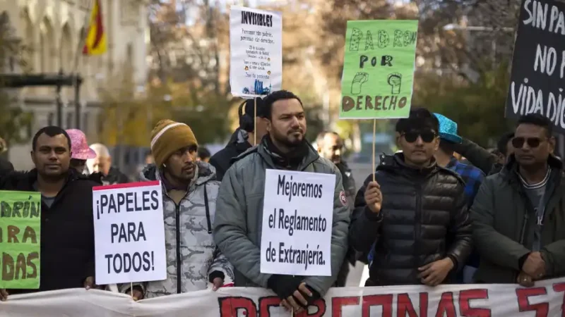 La justicia revoca la prohibición de Almeida y permite empadronarse en centros sociales