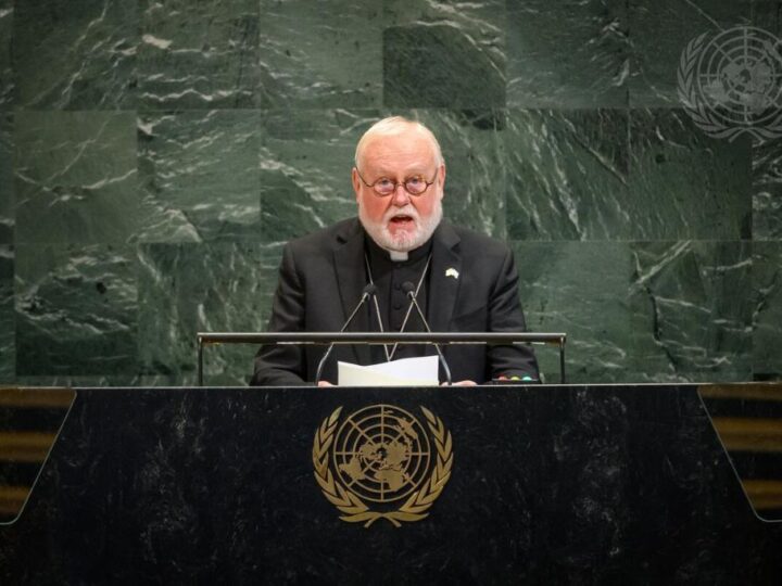 El Vaticano pide en la ONU respeto a la dignidad de migrantes, regulación ética de la IA y trabajo decente para todos