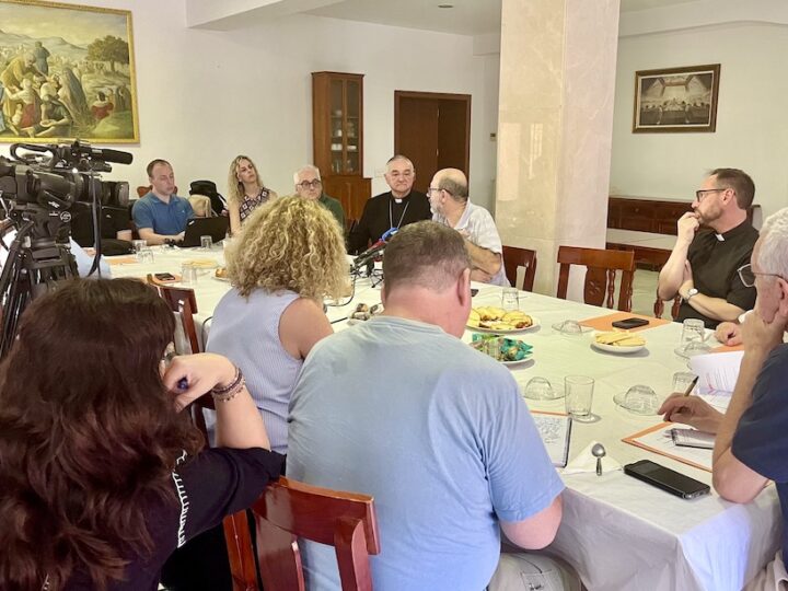 La Iglesia de Almería presenta un proyecto de formación “evangélico y solidario” para personas migrantes