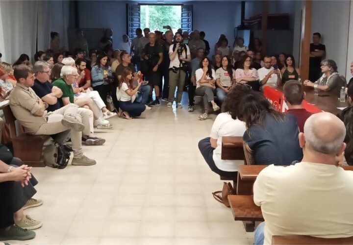 Sindicalistas se encierran en la parroquia de san Carlos Borromeo para defender la jornada de 37,5 horas