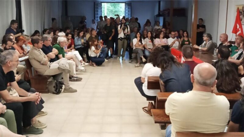 Sindicalistas se encierran en la parroquia de san Carlos Borromeo para defender la jornada de 37,5 horas
