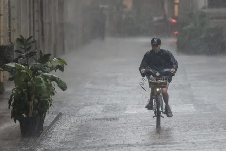 La Generalitat Valenciana decreta alerta roja por lluvias y CCOO recuerda el derecho a permisos por causa climática