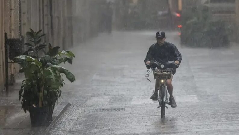 La Generalitat Valenciana decreta alerta roja por lluvias y CCOO recuerda el derecho a permisos por causa climática