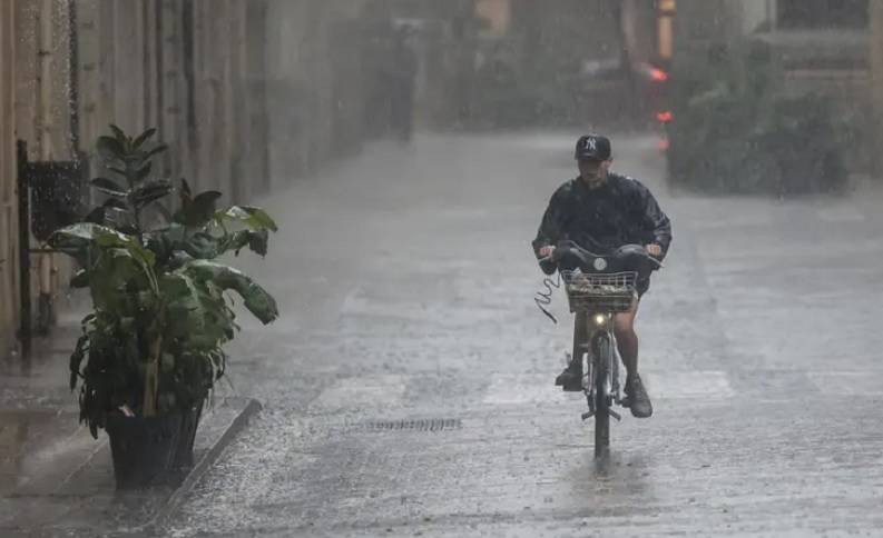 La Generalitat Valenciana decreta alerta roja por lluvias y CCOO recuerda el derecho a permisos por causa climática