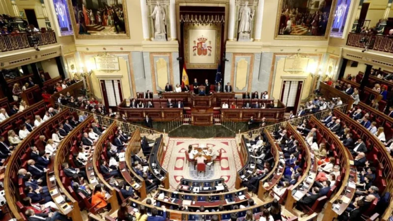 El Congreso debate entre endurecer derechos de migrantes o reforzar protección laboral y transparencia