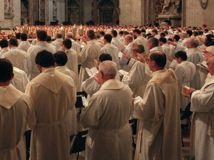 Contar con presbíteros extranjeros y extradiocesanos