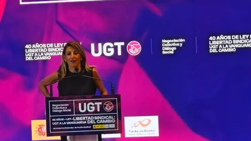 La ministra de Trabajo pide a la CEOE que vuelva al diálogo social en un encuentro de UGT