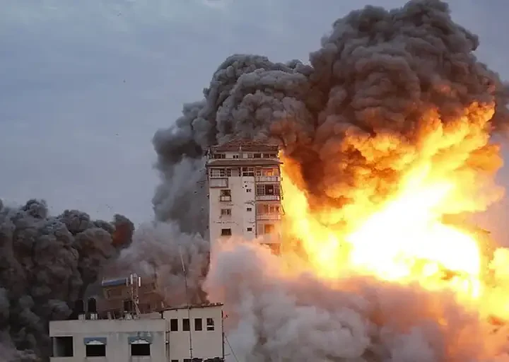 El Papa insiste en que “sólo la paz es santa”, mientras Israel reanuda los bombardeos en Gaza