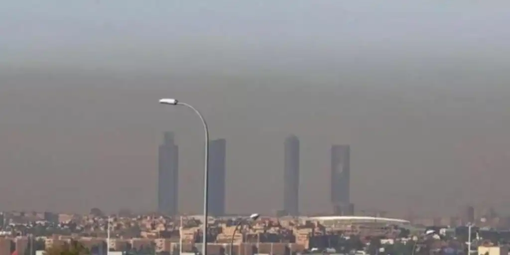 Las emisiones de ozono se disparan por el calor y los incendios