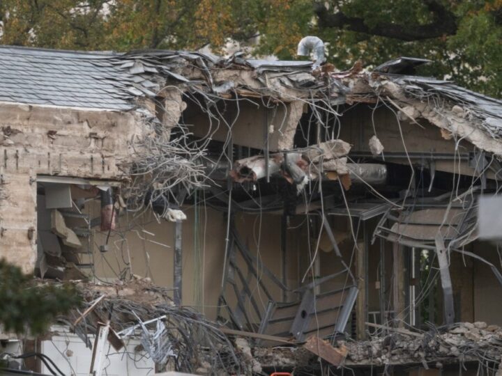 La ‘hybris’ destructiva de Trump: de la demolición del ala este de la Casa Blanca al derribo de la democracia occidental