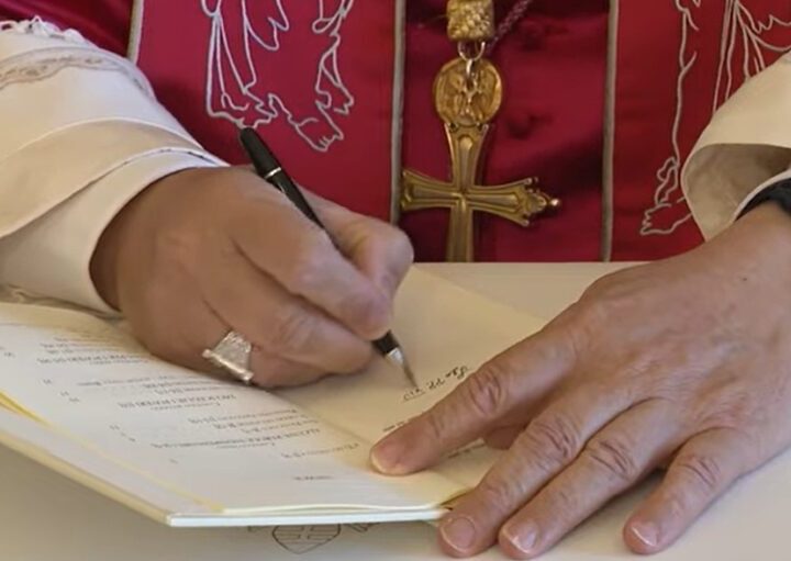 León XIV firma su primera exhortación apostólica “Dilexi te”, sobre el amor a los pobres