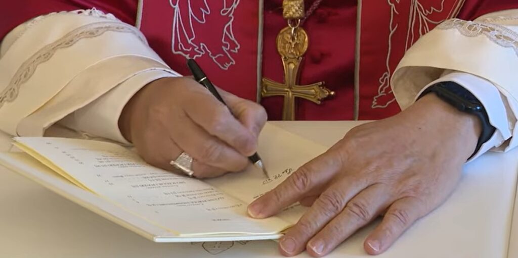 León XIV firma su primera exhortación apostólica “Dilexi te”, sobre el amor a los pobres