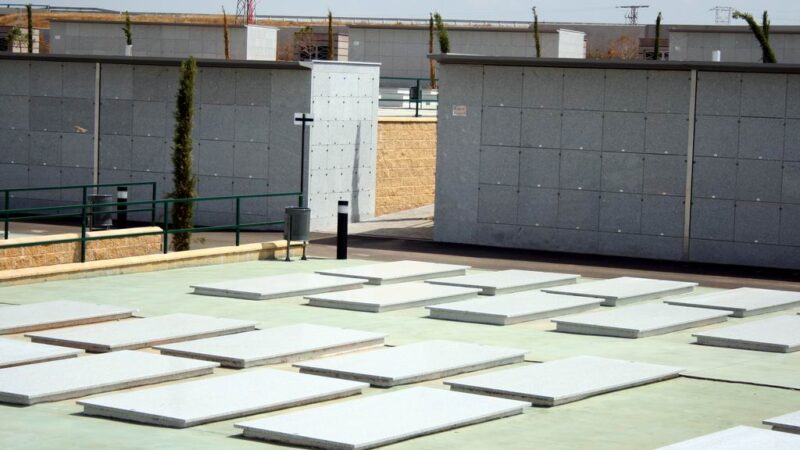 Farid Aboubakar y el Día de los Difuntos: Un cartel en el nicho de la dignidad