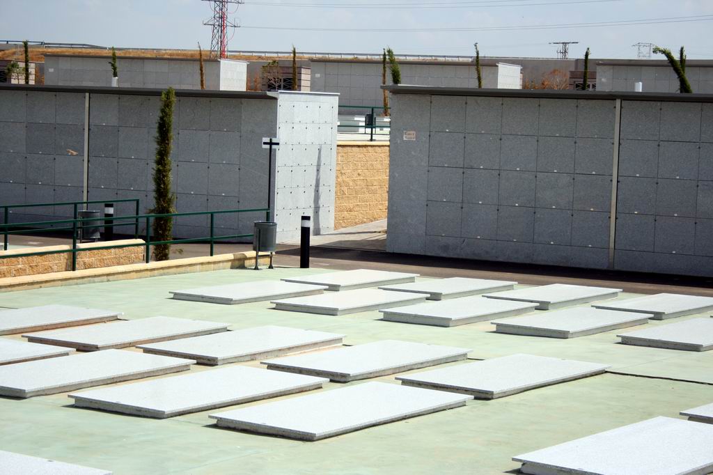 Farid Aboubakar y el Día de los Difuntos: Un cartel en el nicho de la dignidad