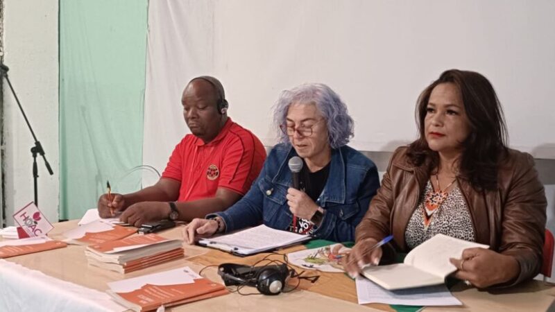 Los movimientos populares profundizan en los tres ejes de tierra, techo y trabajo