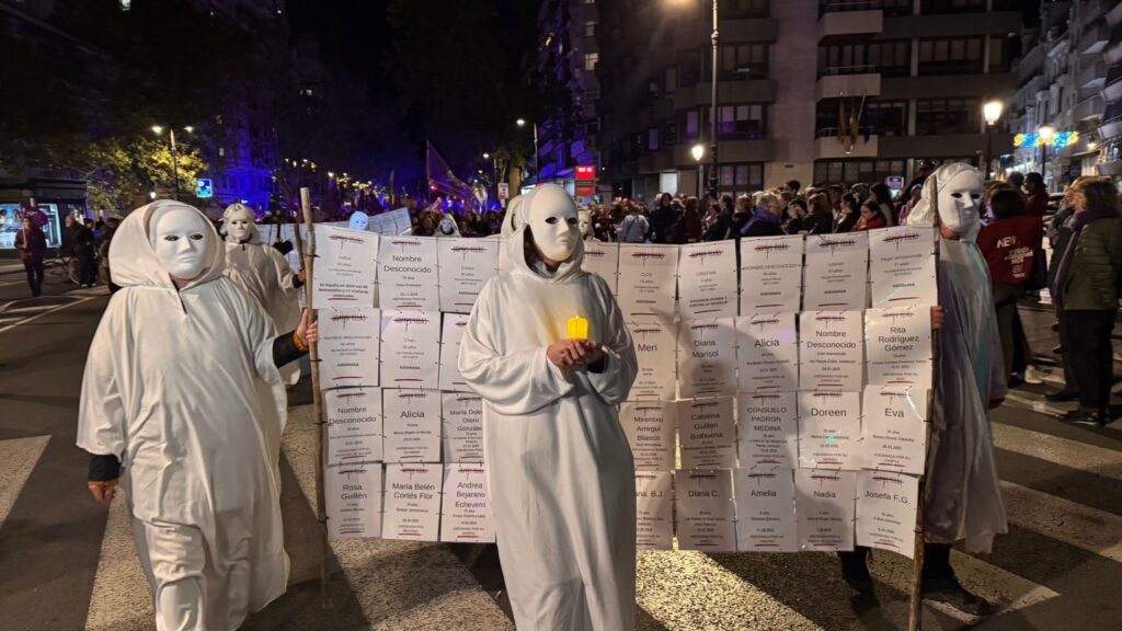 Miles de personas claman en toda España contra la violencia machista y el negacionismo