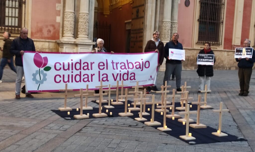 Trabajadoras y trabajadores cristianos claman en Sevilla: “No podemos acostumbrarnos a los accidentes laborales”