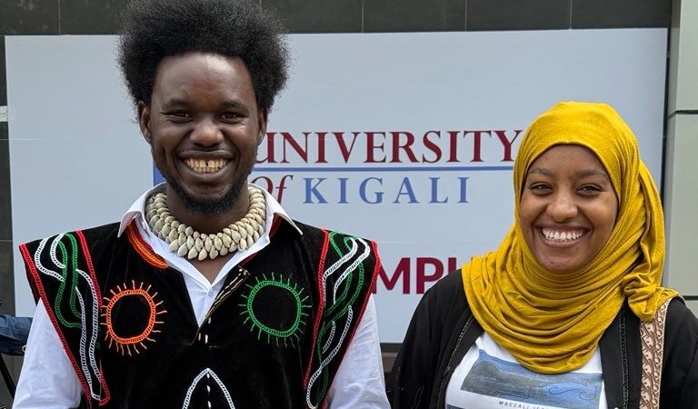 La sonrisa de Naima y David: la esperanza que nace de la fraternidad en medio del horror