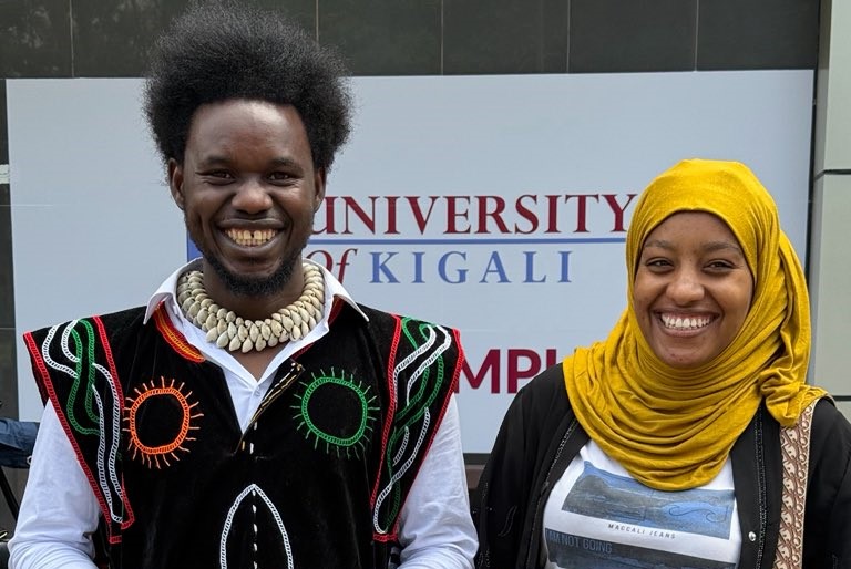 La sonrisa de Naima y David: la esperanza que nace de la fraternidad en medio del horror