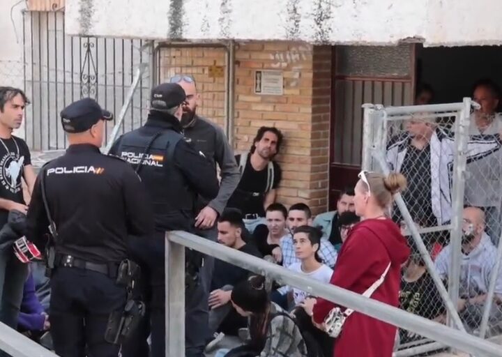 Trabajadoras y trabajadores cristianos respaldan a los sancionados en un desahucio y denuncian la criminalización de la solidaridad