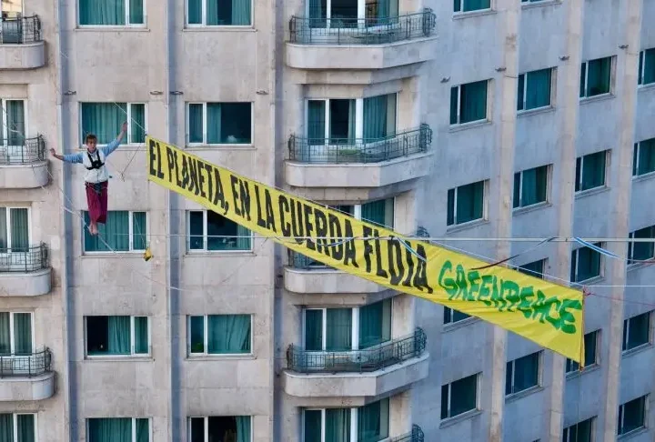 Greenpeace en el inicio de la COP30: “El planeta, en la cuerda floja”
