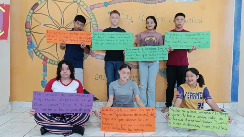 Jóvenes hondureños reflexionan sobre la manipulación mediática y la necesidad de un “quinto poder”