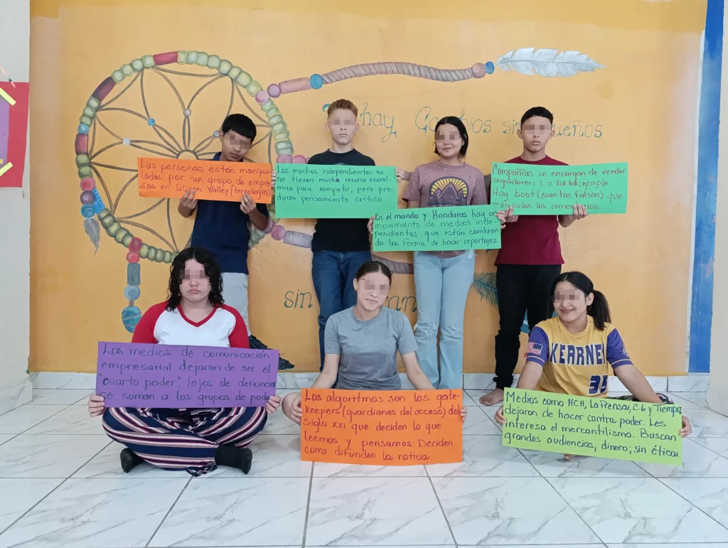 Jóvenes hondureños reflexionan sobre la manipulación mediática y la necesidad de un “quinto poder”