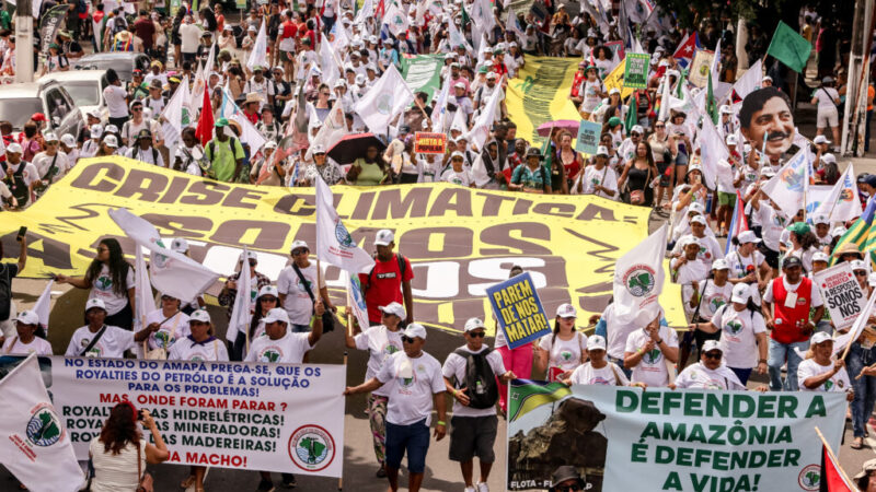 Miles de manifestantes alzan su voz en la COP30 en una protesta contra “falsas soluciones”