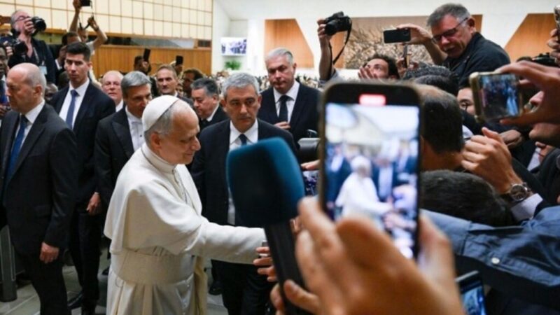 León XIV: “p’alante” y “p’atrás”