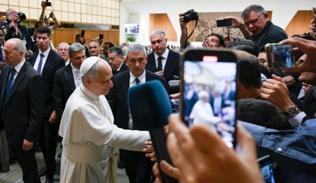 León XIV: “p’alante” y “p’atrás”