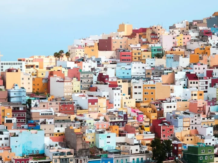 Trabajadoras y trabajadores cristianos de Canarias advierten que la especulación urbanística “ha convertido la vivienda en un factor de exclusión”