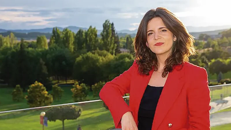 Ana Iris Simón, escritora: «El sistema se las ingenia para vendernos yugos como libertades»