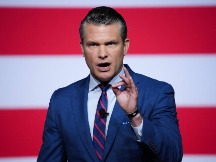 El “secretario a la defensiva” Pete Hegseth y su Departamento de (Crímenes de) Guerra